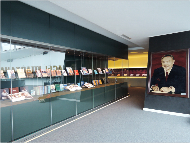 哈薩克斯坦總統(tǒng)圖書館展柜樣式 哈薩克斯坦總統(tǒng)圖書館展柜樣式