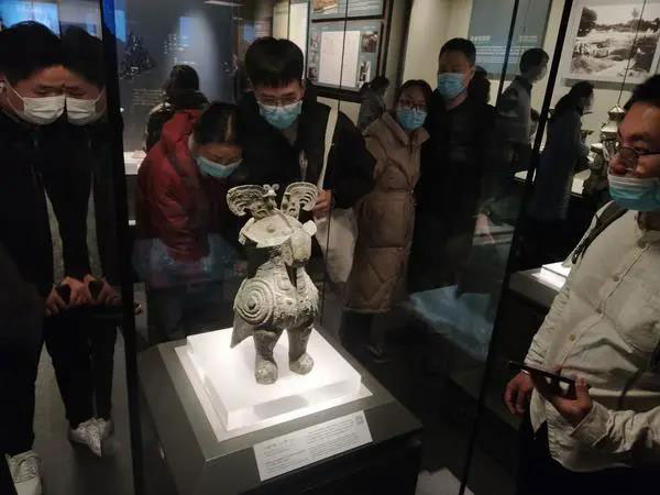 河南博物院.jpg 河南博物院-克里克展柜.jpg